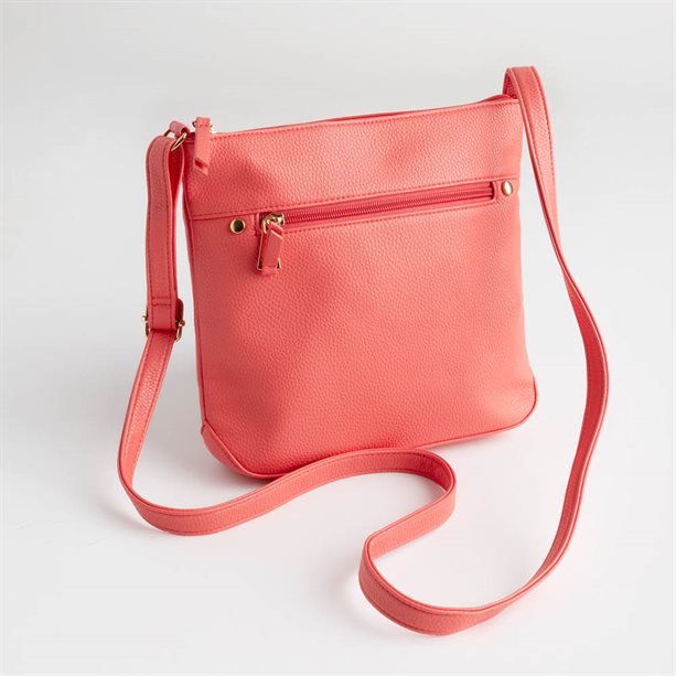 Borsa midi bucket My Everyday in pelle liscia color cuoio, con chiusura a coulisse e tracolla regolabile, ideale per un look casual chic. - 8 | Avon