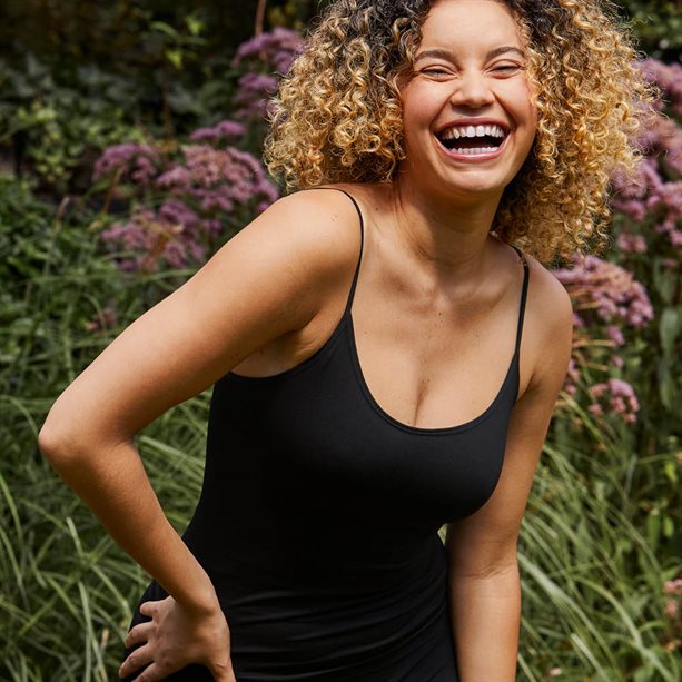 Canottiera Cami COOLMAX® bianca in poliestere, nylon e Lycra Spandex, senza cuciture, ideale per comfort e freschezza. - 6 | Avon