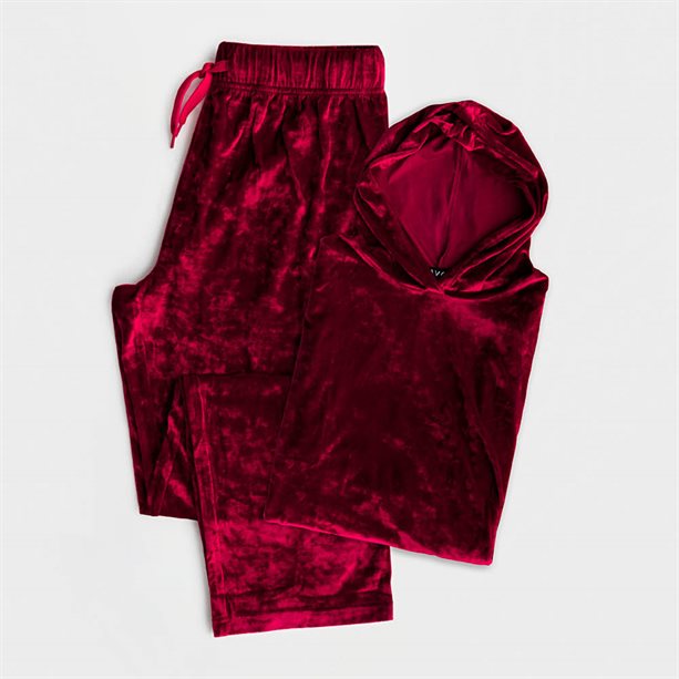 Set tempo libero Velour cremisi in morbido tessuto vellutato, composto da maglia con cappuccio e pantaloni a gamba dritta, ideale per il relax. - 13 | Avon