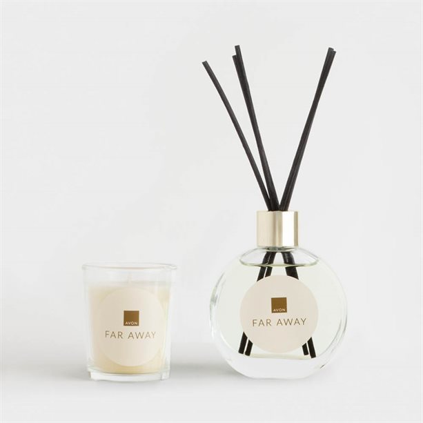 Set fragranze per la casa Far Away | Avon Set fragranze per la casa Far Away con diffusore a bastoncini e candela profumata, note di fresia, vaniglia del Madagascar e gelsomino. - 23 | Avon