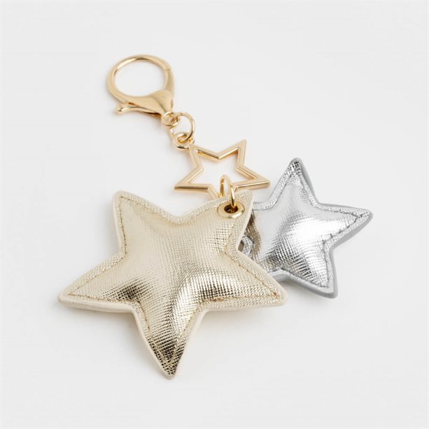 Portachiavi Stella Holly con due stelle in ecopelle, una dorata e una argentata, e clip color oro, ideale come regalo natalizio. - 28 | Avon