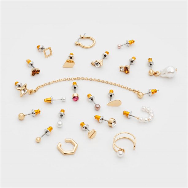 Set di 20 orecchini Orin placcati oro e argento con tonalità ambrate, inclusi bottoni, cerchi, pendenti e ear cuff, perfetti per ogni stile. - 4 | Avon