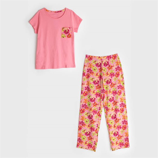 Pigiama da donna in puro cotone con maglietta a maniche corte e pantaloni lunghi, caratterizzato da un'esclusiva fantasia di fiori di ibisco rosa. - 5 | Avon