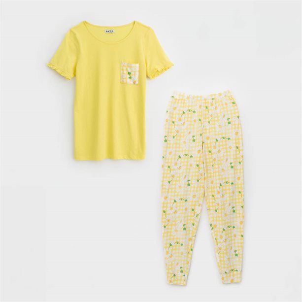 Pigiama da donna a maniche corte con delicato motivo floral gingham, composto da maglia leggera e pantaloncini coordinati in tessuto fresco e traspirante. - 1 | Avon