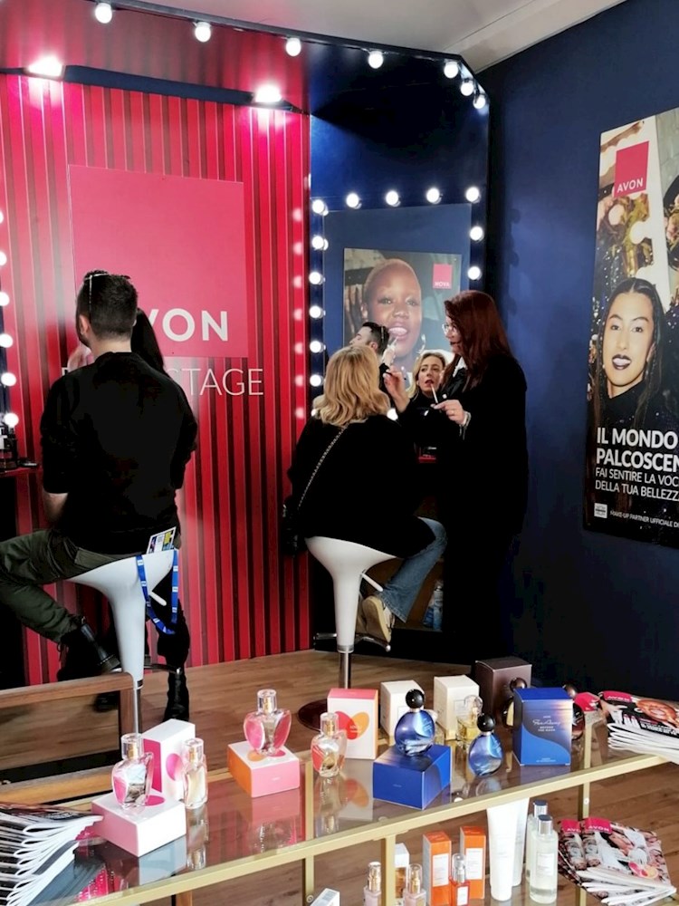 AVON Official Make-up Partner di Casa Kiss Kiss a Sanremo